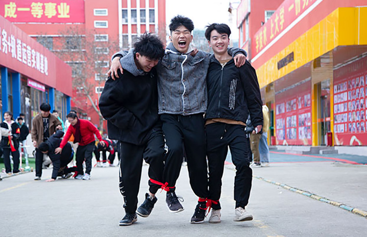 三人四足 三人四足