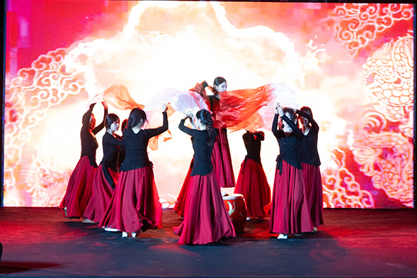 七十六載風華路,砥礪前行新時代 | 我校2025年國慶文藝晚會璀璨綻放